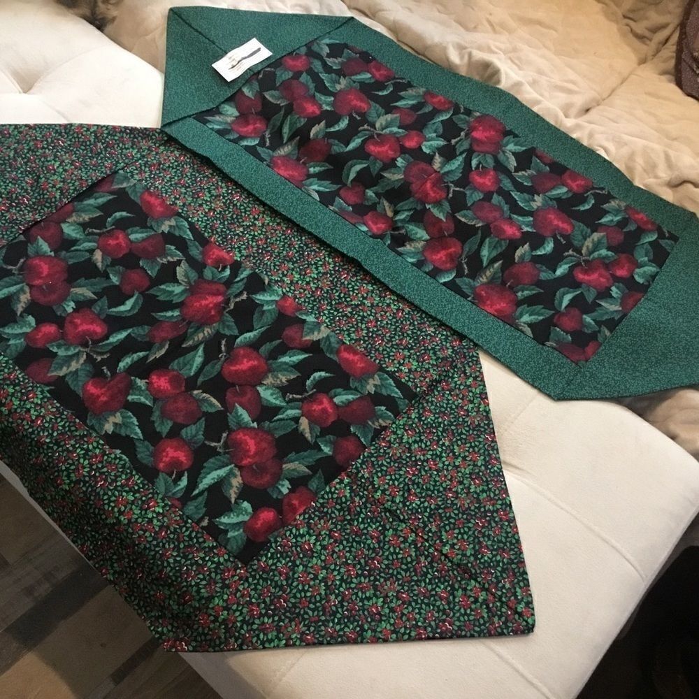 NWT Hand Crafted Set of 2 Apple Print Runners
